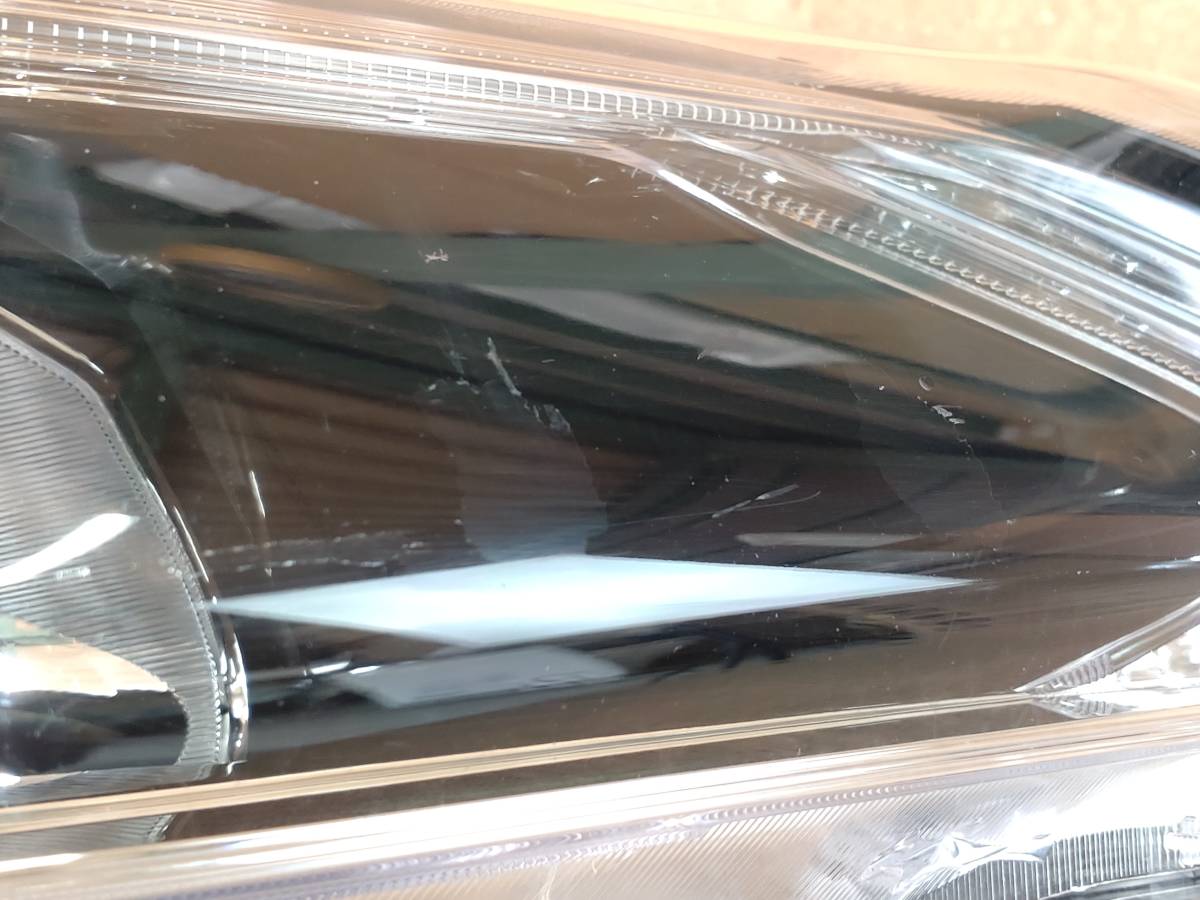 トヨタ ハリアー ZSU60 ZSU65 AVU65 60系 右ヘッドライト LED KOITO