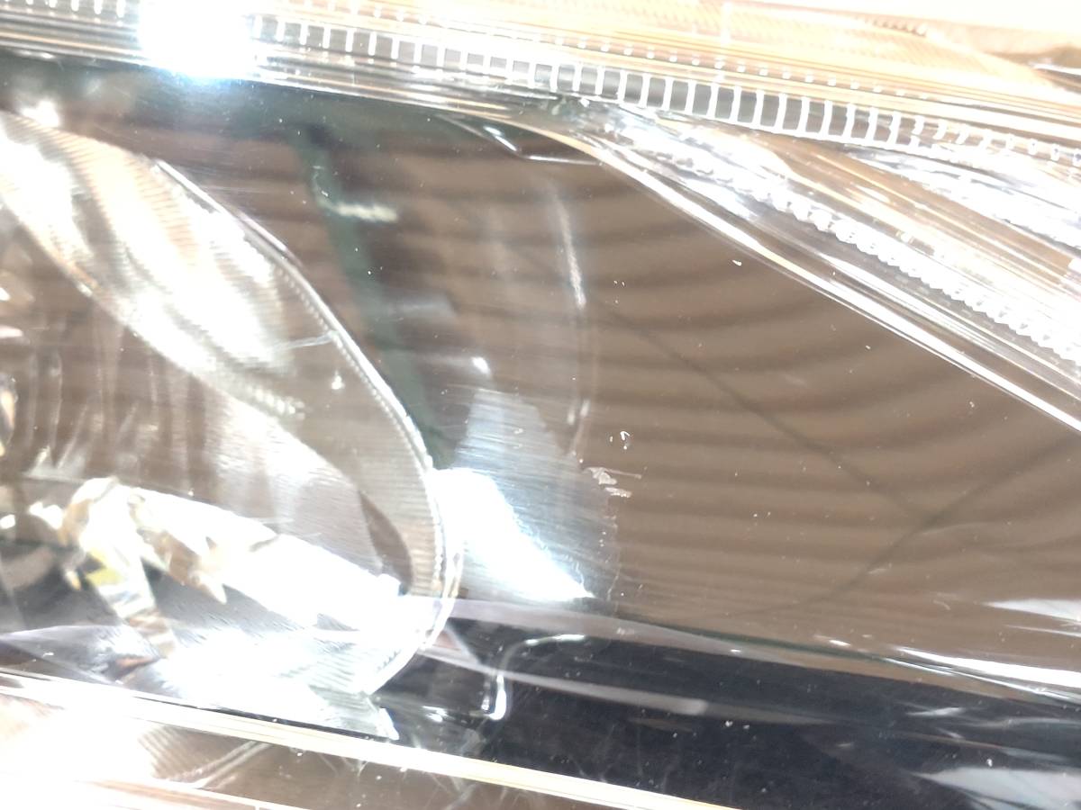 トヨタ ハリアー ZSU60 ZSU65 AVU65 60系 右ヘッドライト LED KOITO