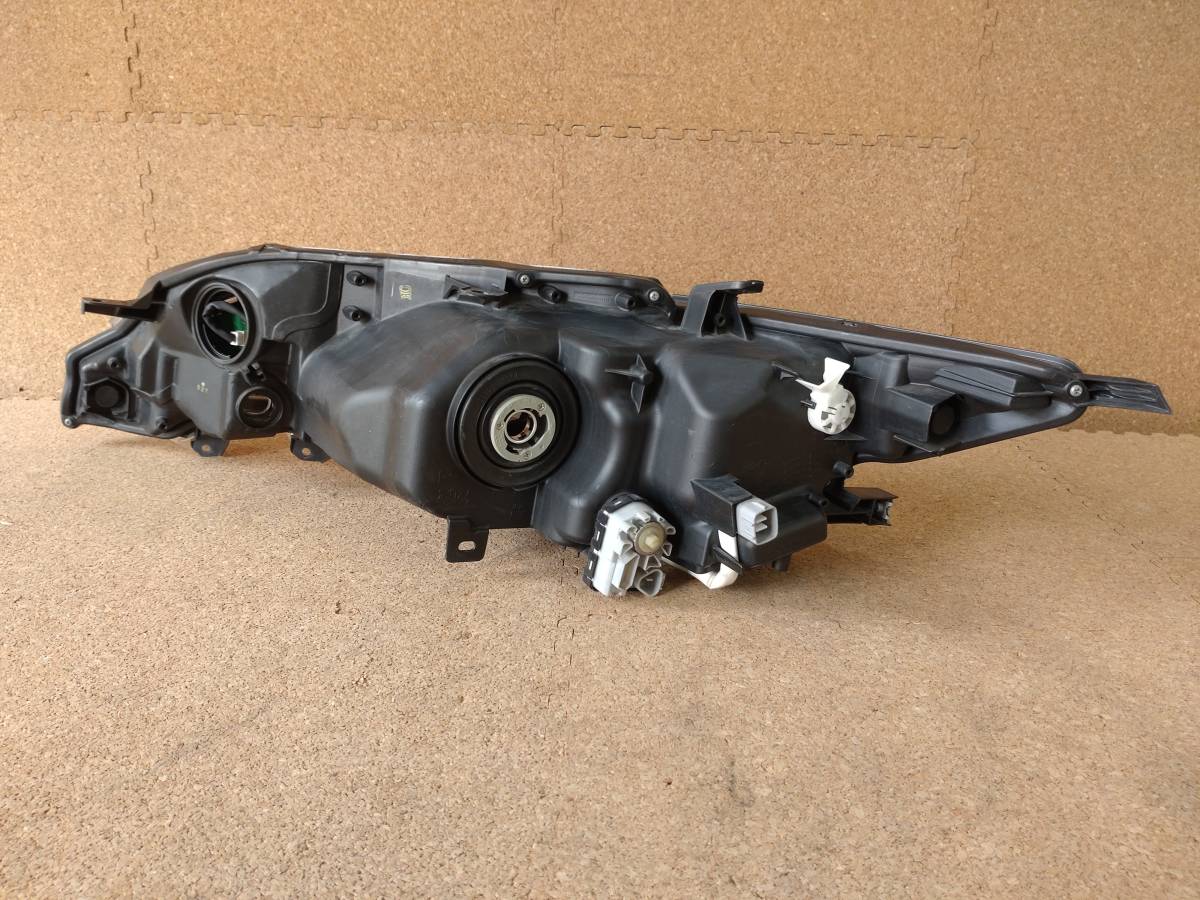 トヨタ ハリアー ZSU60 ZSU65 AVU65 60系 右ヘッドライト LED KOITO