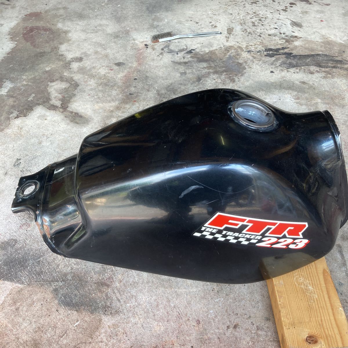 FTR223 | ホンダ : ガソリンタンク シャスタホワイト Ro-menが好き 