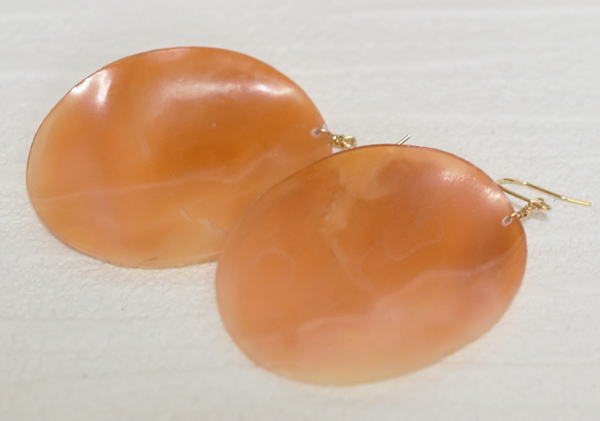 Ж 作家物 K18YG 18金 天然シェルカメオピアス