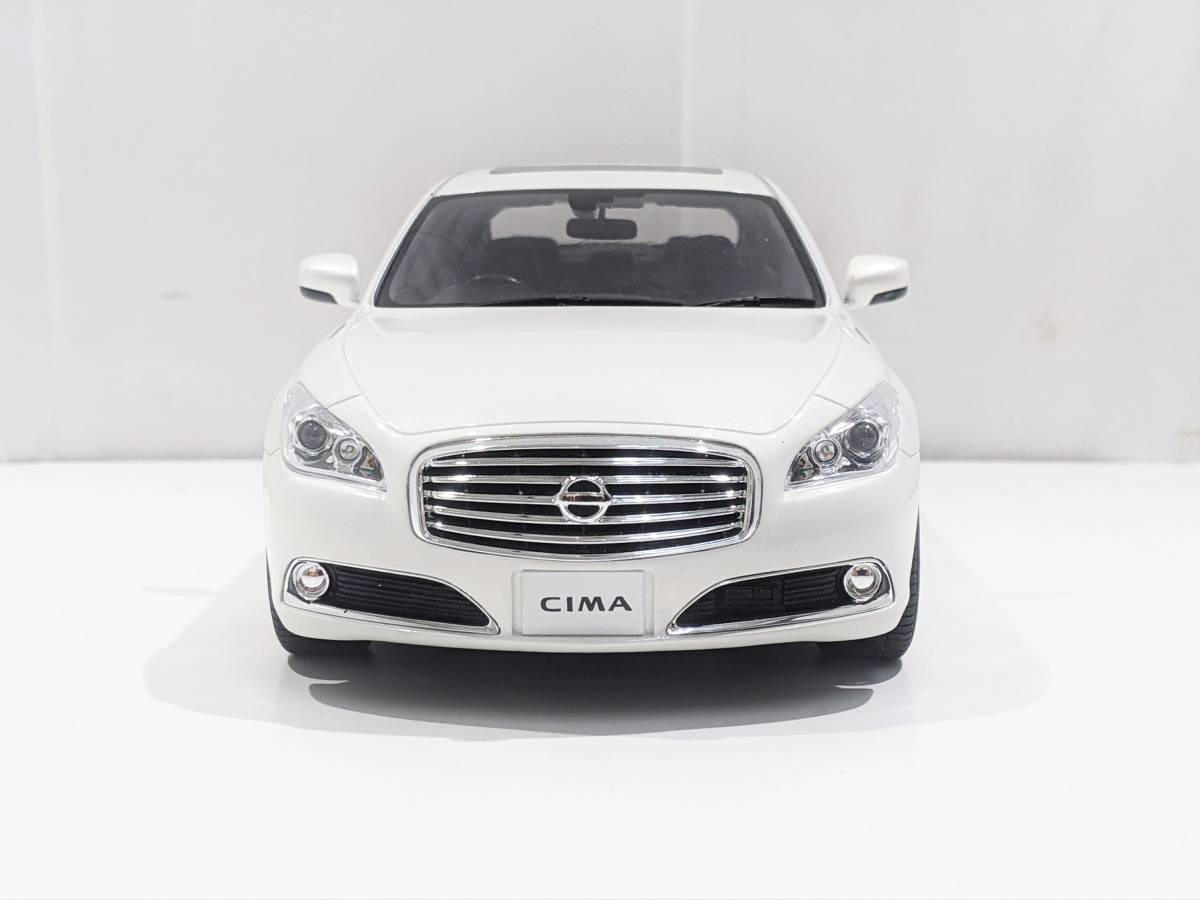 SAMURAI 1/18 Nissan CIMA Hybrid White