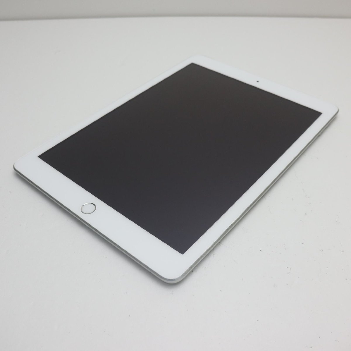  超 SIMフリー iPad 第5世代 32GB シルバー タブレット 白ロム 即日発送 Apple あすつく 土日祝発送OK(iPad本体)｜売買されたオークション情報、yahooの商品情報をアーカイブ公開 - オークファン iPad本体