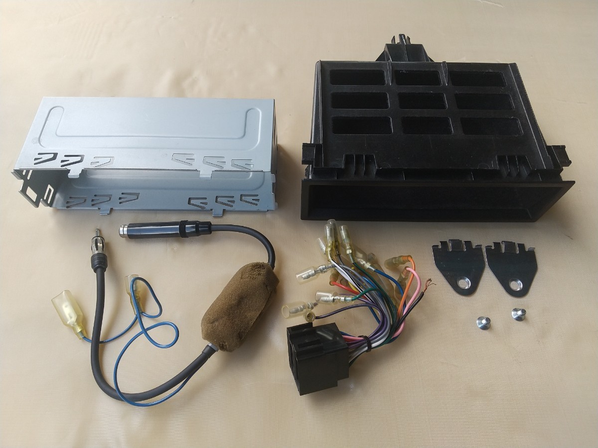 中古　VW　フォルクスワーゲン　ルポ　1DIN　オーディオ　取付キット　小物入れ　ステー　配線　電源コード　取付金具　ゴルフ4　ポロ