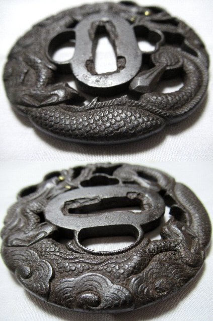 鉄地 透かし鍔 龍の図 金象嵌 鉄地丸形 透かし鍔 金象嵌 巻き龍の図 】7126(鍔、刀装具)｜売買された