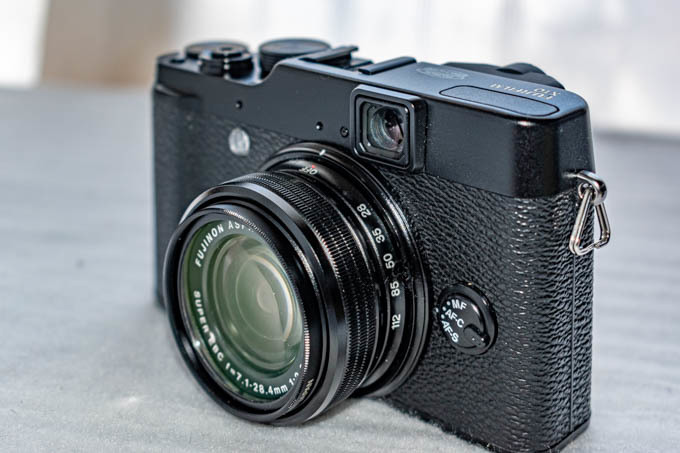 美品 完動品 FUJIFILM X10 コンパクトデジタルカメラ レンズフード
