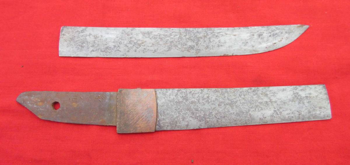 短刀の残欠（在銘、不鮮明　日本刀太刀短刀匕首弓矢鎧兜長刀槍柄鞘鍔目貫縁金物古式銃火縄銃管打ち銃剣江戸時代室町時代武士 Yahoo!オークション 刀の残欠（無銘 日本刀太刀脇差短刀匕首弓矢鎧兜 -「槍 (日本刀、刀剣)の落札相場 短刀とは／ホームメイト