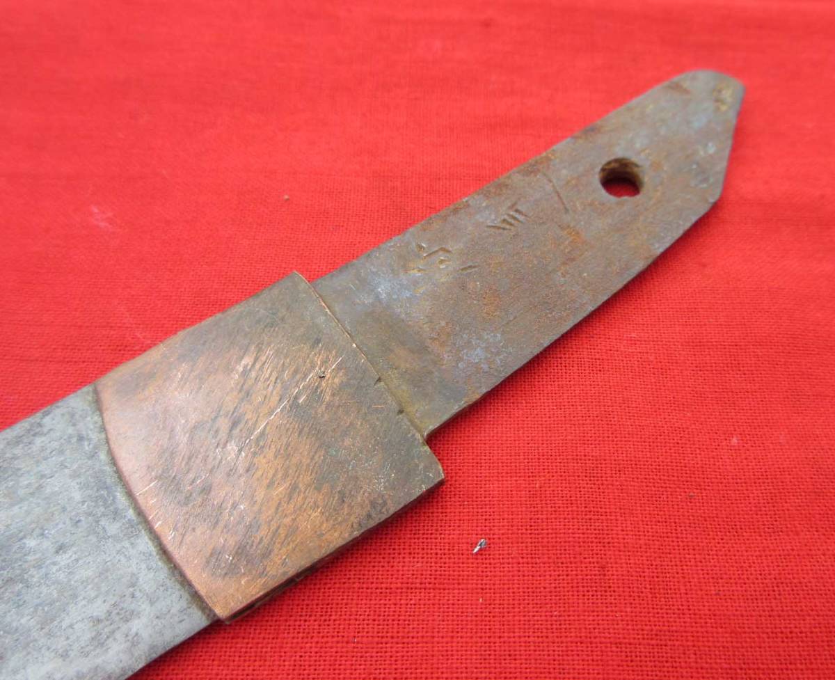 短刀の残欠（在銘、不鮮明　日本刀太刀短刀匕首弓矢鎧兜長刀槍柄鞘鍔目貫縁金物古式銃火縄銃管打ち銃剣江戸時代室町時代武士 Yahoo!オークション 刀の残欠（無銘 日本刀太刀脇差短刀匕首弓矢鎧兜 -「槍 (日本刀、刀剣)の落札相場 短刀とは／ホームメイト