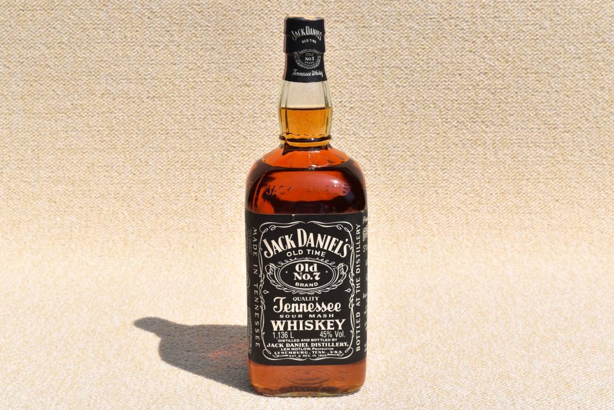 古酒 ジャックダニエル 旧ボトル 1リットル 希少外箱付 未開封ボトル 即決有！□ ジャックダニエル 旧ボトル 1136ml/1，136L 45