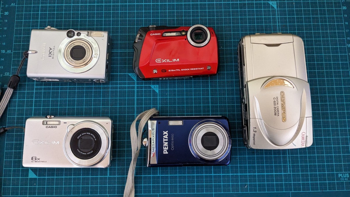 CASIO EXILIM 2台、OLYMPUS 1台の合計3台セットです。 CASIO EXILIM & OLYMPUS 2台セット CASIO EXILIM EX-Z370 シルバー