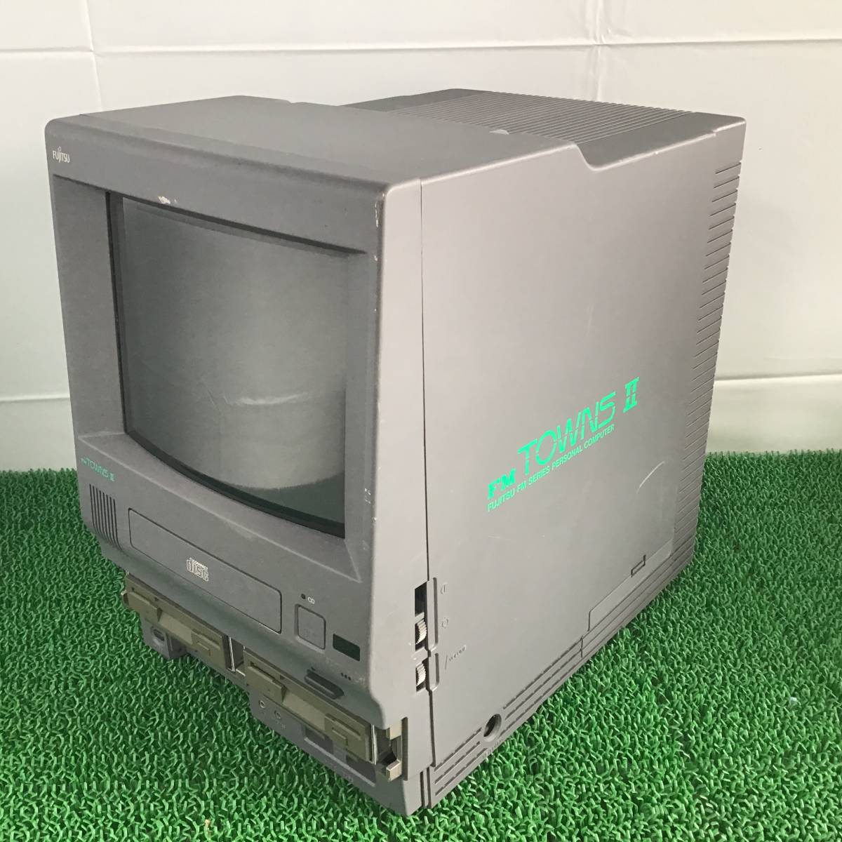 富士通 FUJITSU FM TOWNS II UX20 付属品付 ジャンク 1円〜 FUJITSU FM TOWNS II Model UX20 (FMTW2UX20) 本体のみ 富士通