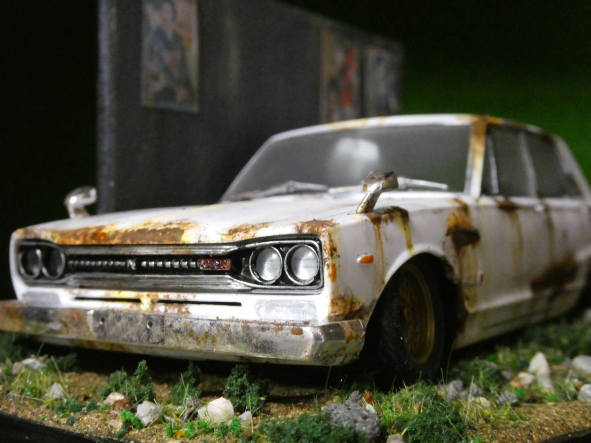 1/24 NISSAN スカイライン 2000GT ジオラマ完成品 ケース付 プラモデル 