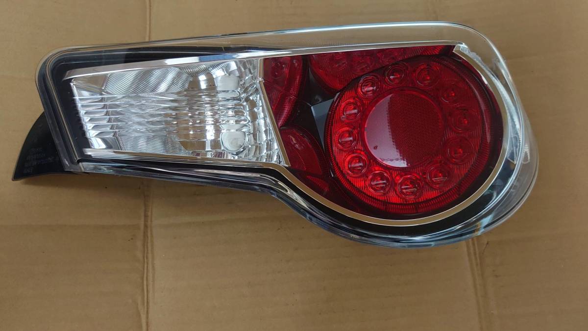 良品！ ZN6 トヨタ 86 前期純正 テールライト （テールランプ） 左右