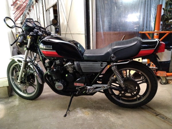 レストアベース】YAMAHA XJ400（4GO） 初年度昭和57年8月(251cc-400cc