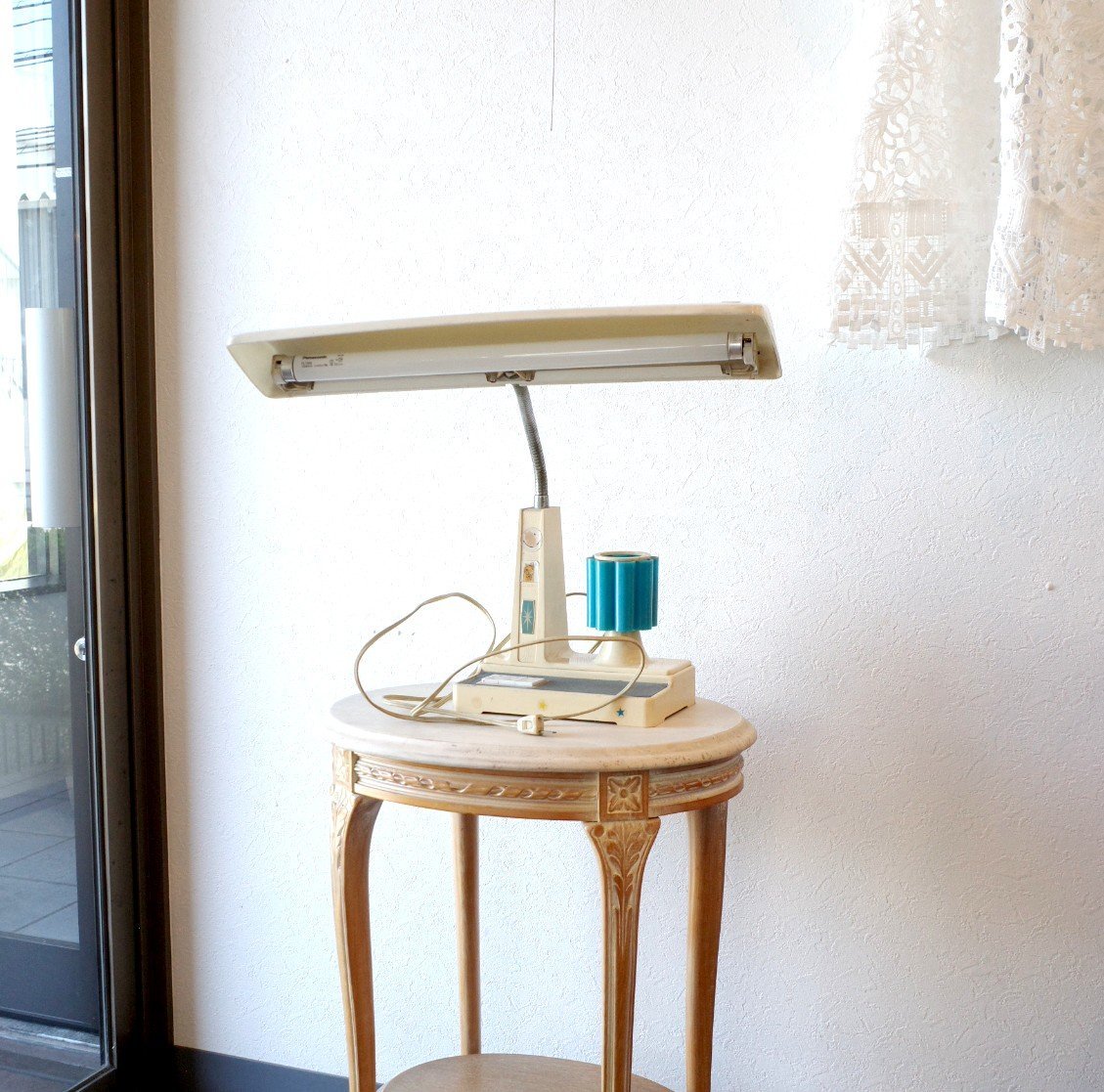 コイズミ勉強机--(机のみ、ランプは別出品) 脆く 