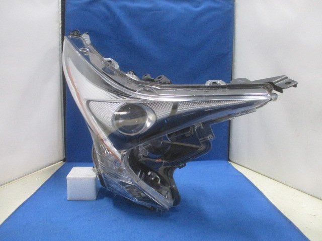 トヨタ プリウス ZVW50/ZVW51 前期 右ライト/右ヘッドライト LED 純正 