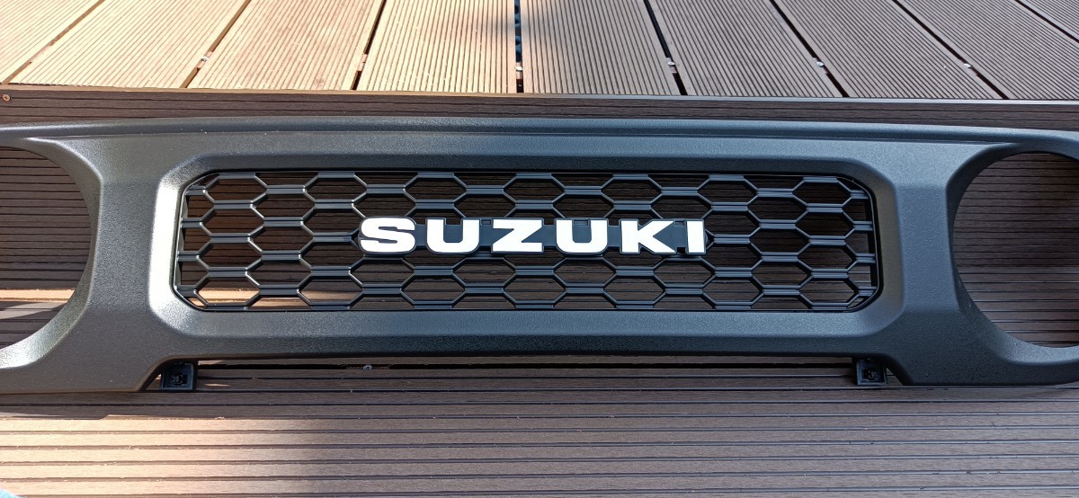 鍵穴カバー付JB64 JB74 ジムニー ジムニーシエラ フロントグリル 本体 