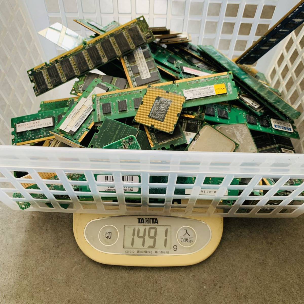230807【現状品】都市鉱山 ゴールド 金 重量約1.5Kg ジャンクメモリー 