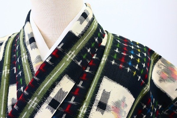 【着物フィ】銘仙　アンティーク　絣　小紋　黒色　クロス　十字　身丈162cm　可愛い　大正ロマン　レトロ　正絹 仕立て上がり 袷 14215