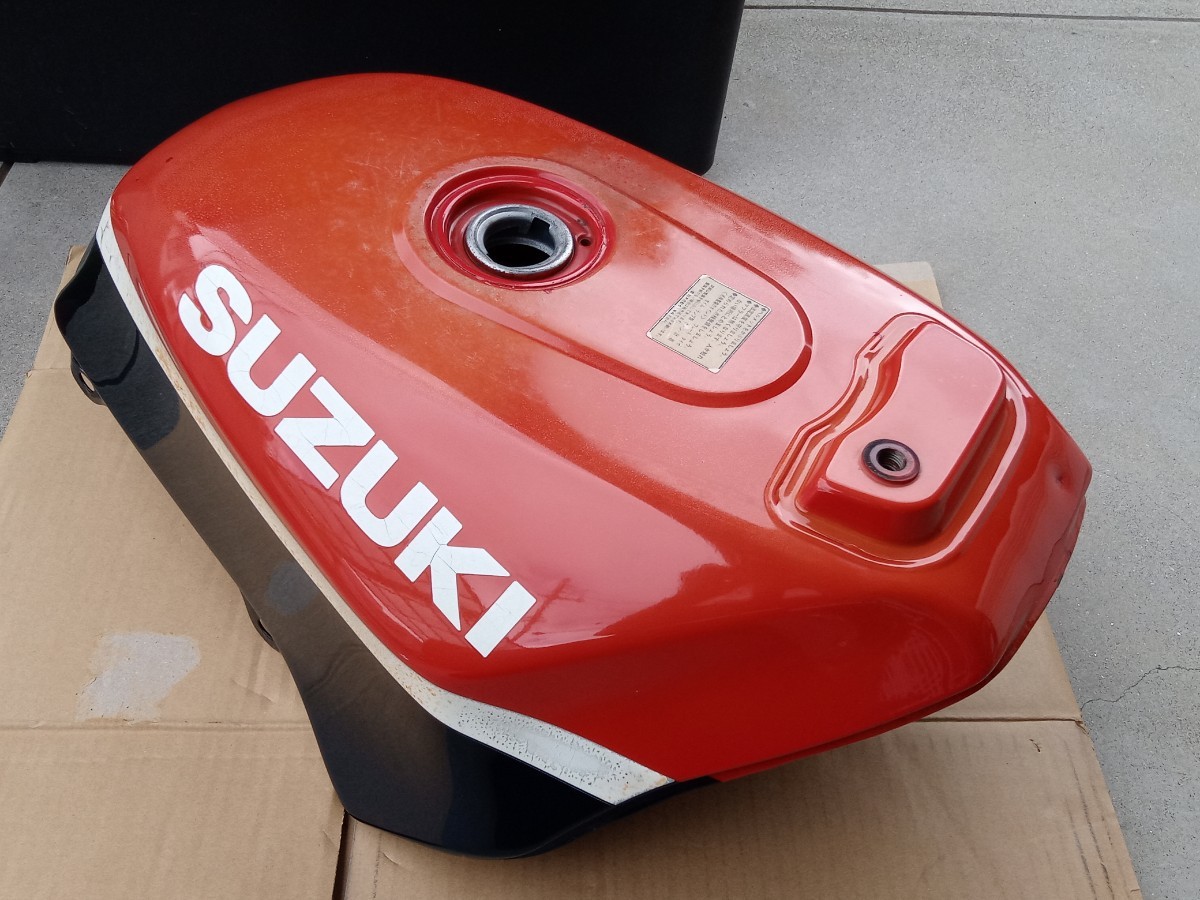 SUZUKI GSX-R400 フューエルタンク 純正 GSX-R GSXR400 (C-24-0920-14