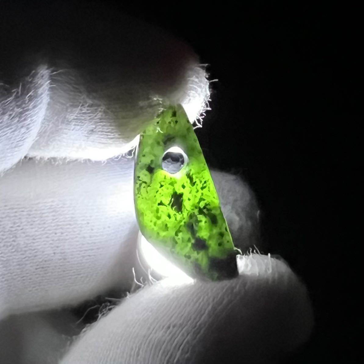 極上 縄文時代 本翡翠（硬玉） 勾玉 奈良県伝承出土 玉擦れ痕あり 古代