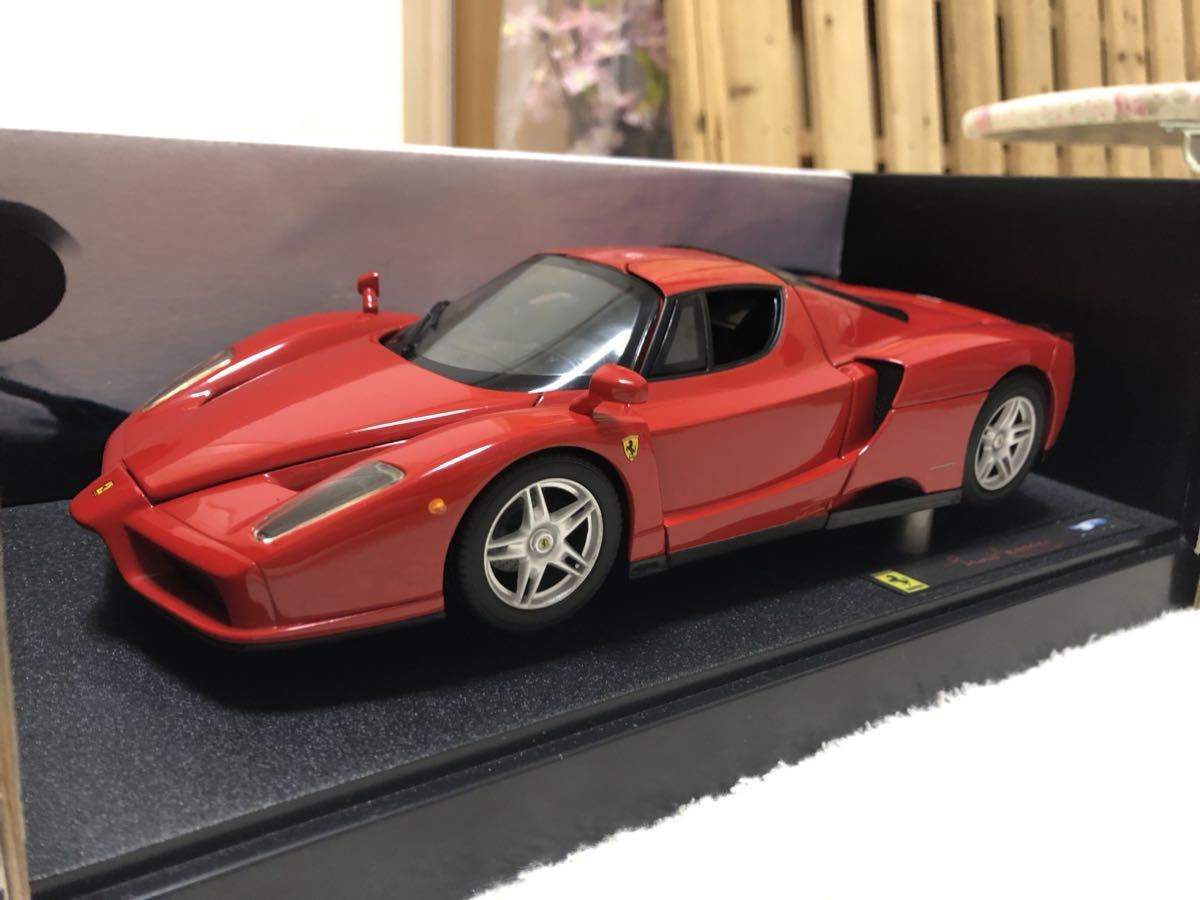 ホットウィール 1/18 エンツォフェラーリ