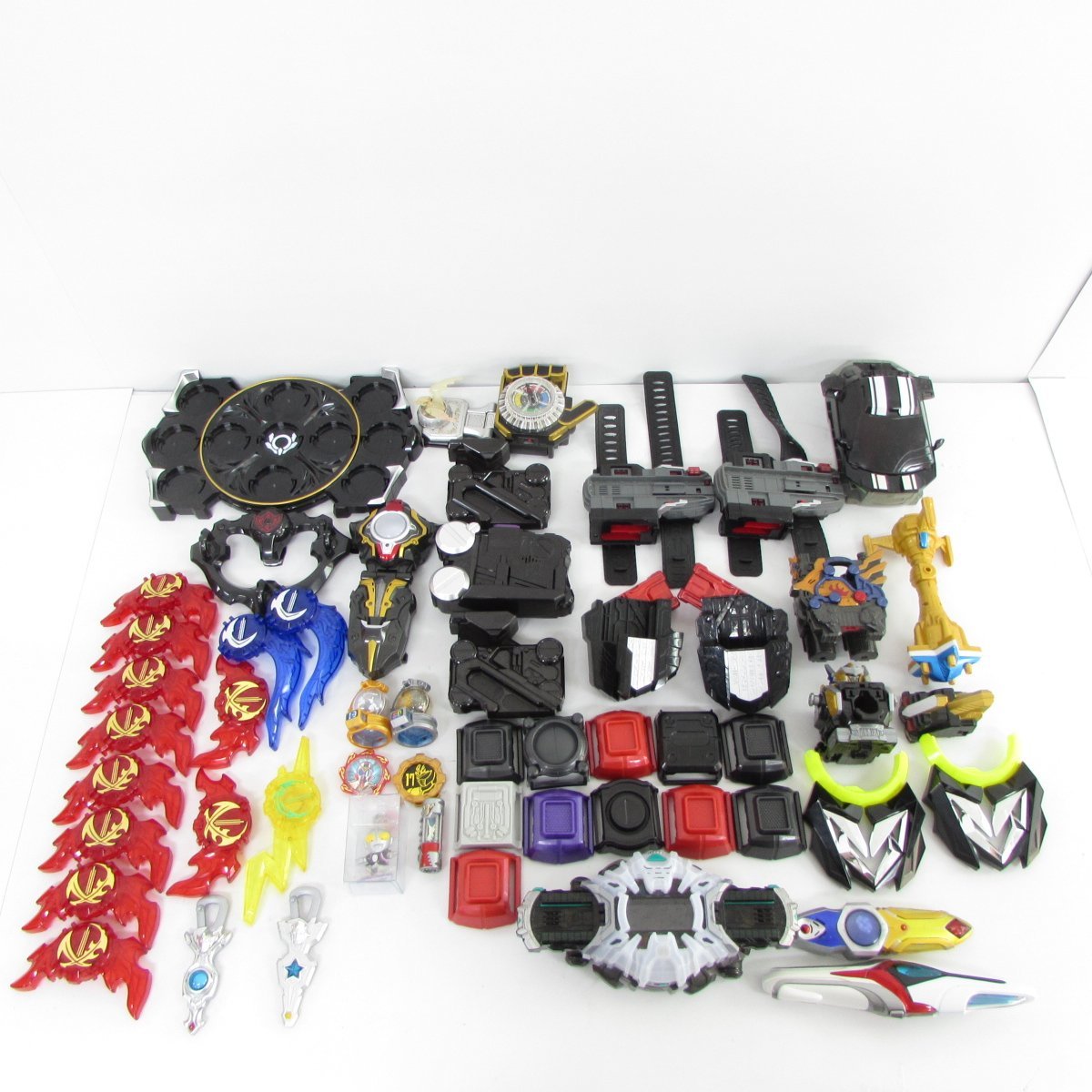 特撮ヒーロー　アニメグッズ　仮面ライダー　戦隊物　など　まとめ売り 仮面ライダー 戦隊ヒーロー など 変身ベルト・ロボット・武器 その他