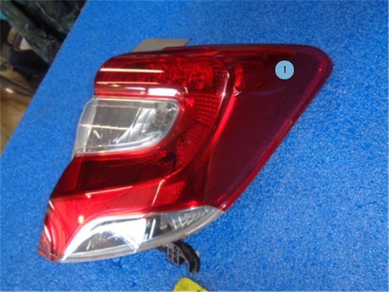 トヨタ 純正 ヴィッツ 《 NSP130 》 右テールランプ P41700-23003979