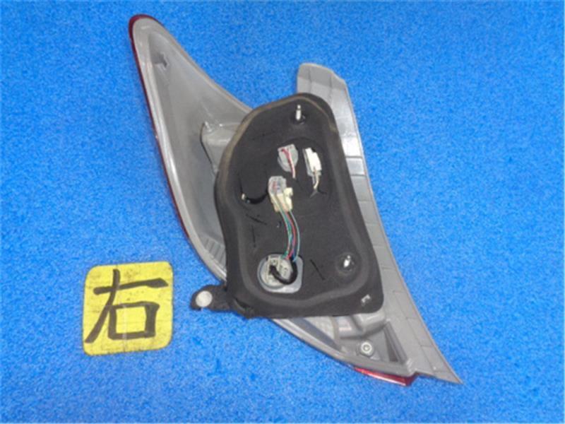 トヨタ 純正 ヴィッツ 《 NSP130 》 右テールランプ P41700-23003979