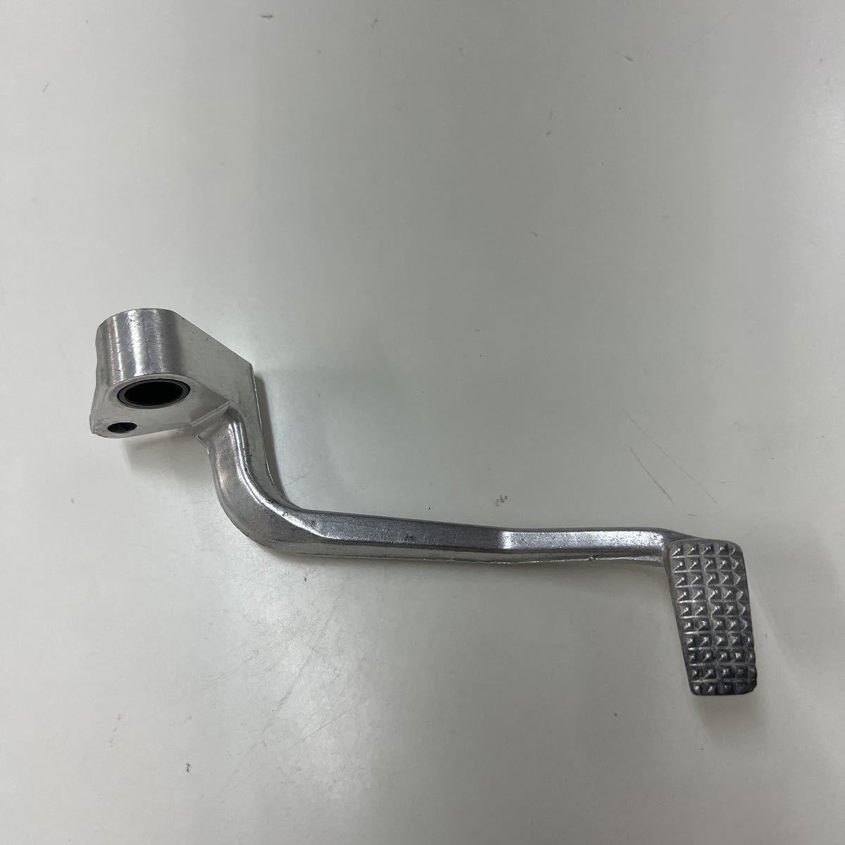 カワサキ 純正 ゼファーχ ゼファー400χ ブレーキペダル 43001-1392 [K0818-1] ゼファー400 純正 カワサキ タンデムステップ ステッププレート 0