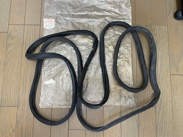 貴重！三菱ジープJ30系 純正新品バックドアウェザーストリップ J37 J36