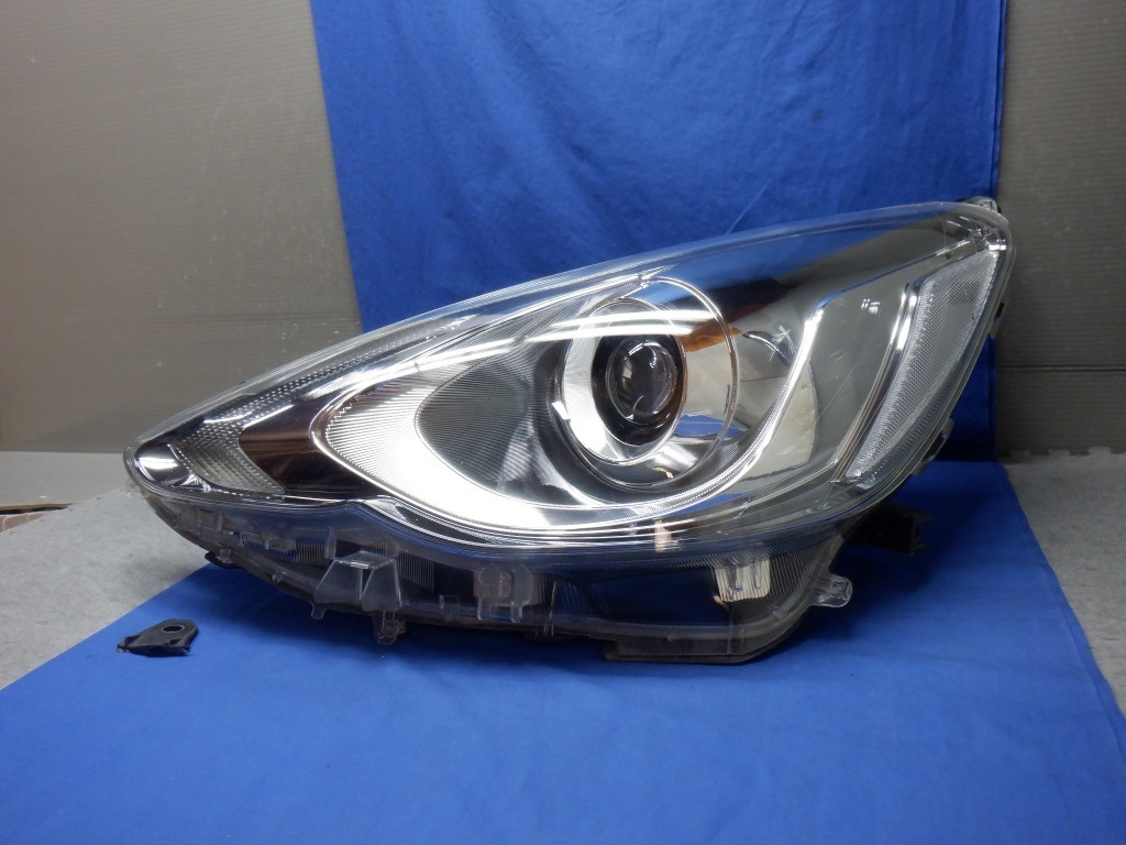 アクア NHP10 中期 左ヘッドライト LED 52-293 刻印：H (Z8397)