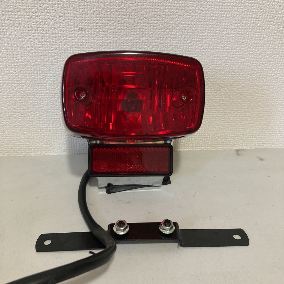 ヤマハ　YB125SP テールライト テールランプ 新車外し　新品　純正