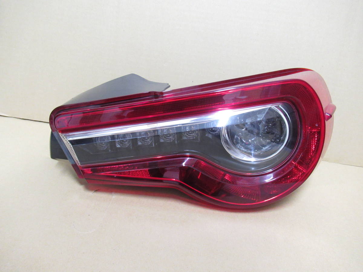 ZN6 後期 86 ZC6 後期 BRZ 純正 右 テールレンズ 点灯確認済 ZN6 後期 86 ZC6 後期 BRZ 純正 右 テールレンズ