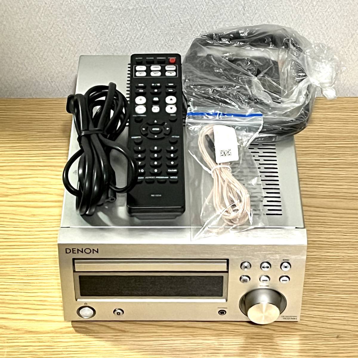 【ジャンク品】DENON アンプ RCD-M41 DENON RCD-M41 CDレシーバー 動作品 美品 シルバー 2019年製 - デノン