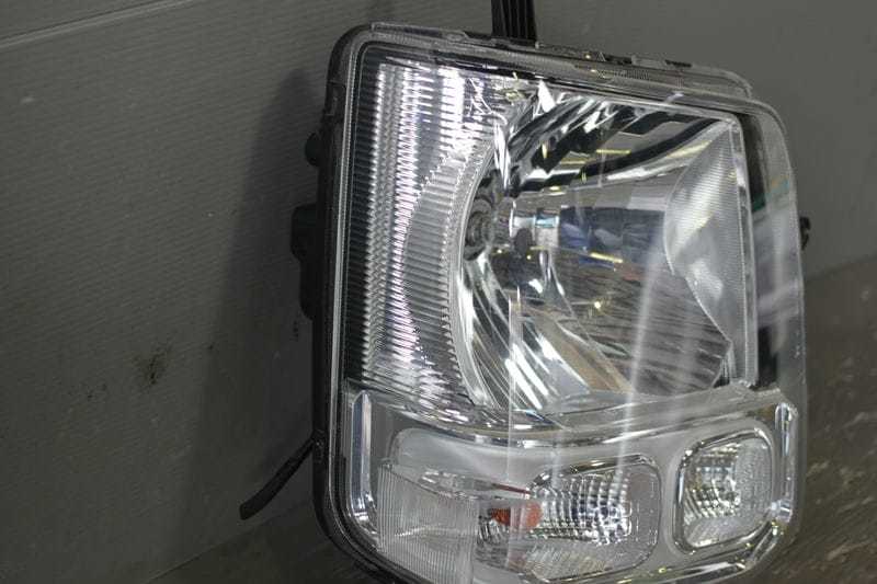 日産 NISSAN NV100 クリッパー バン (DR17V DA17V) 右 ヘッドライト