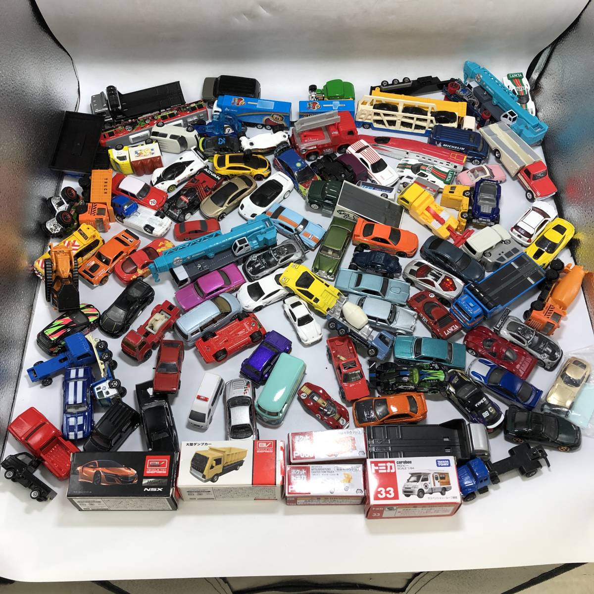 Takara Tomy - ミニカーケース トミカ80台・ロングトミカ40台