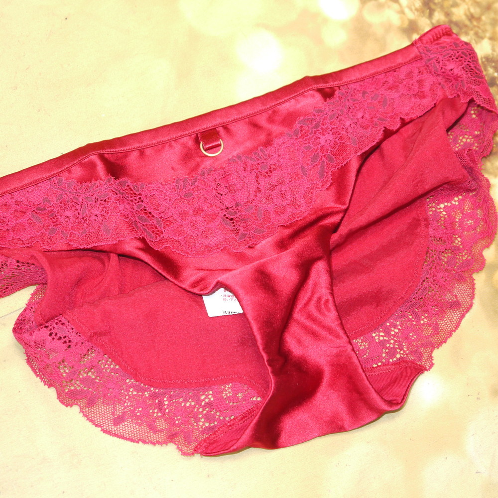 タグ付ΣCFO-Z5-14-P◇トリンプ＊Mサイズ＊LIV TYLER リヴタイラーコラボ！高級シルク 情熱的な赤 上流ショーツ◇在庫処分