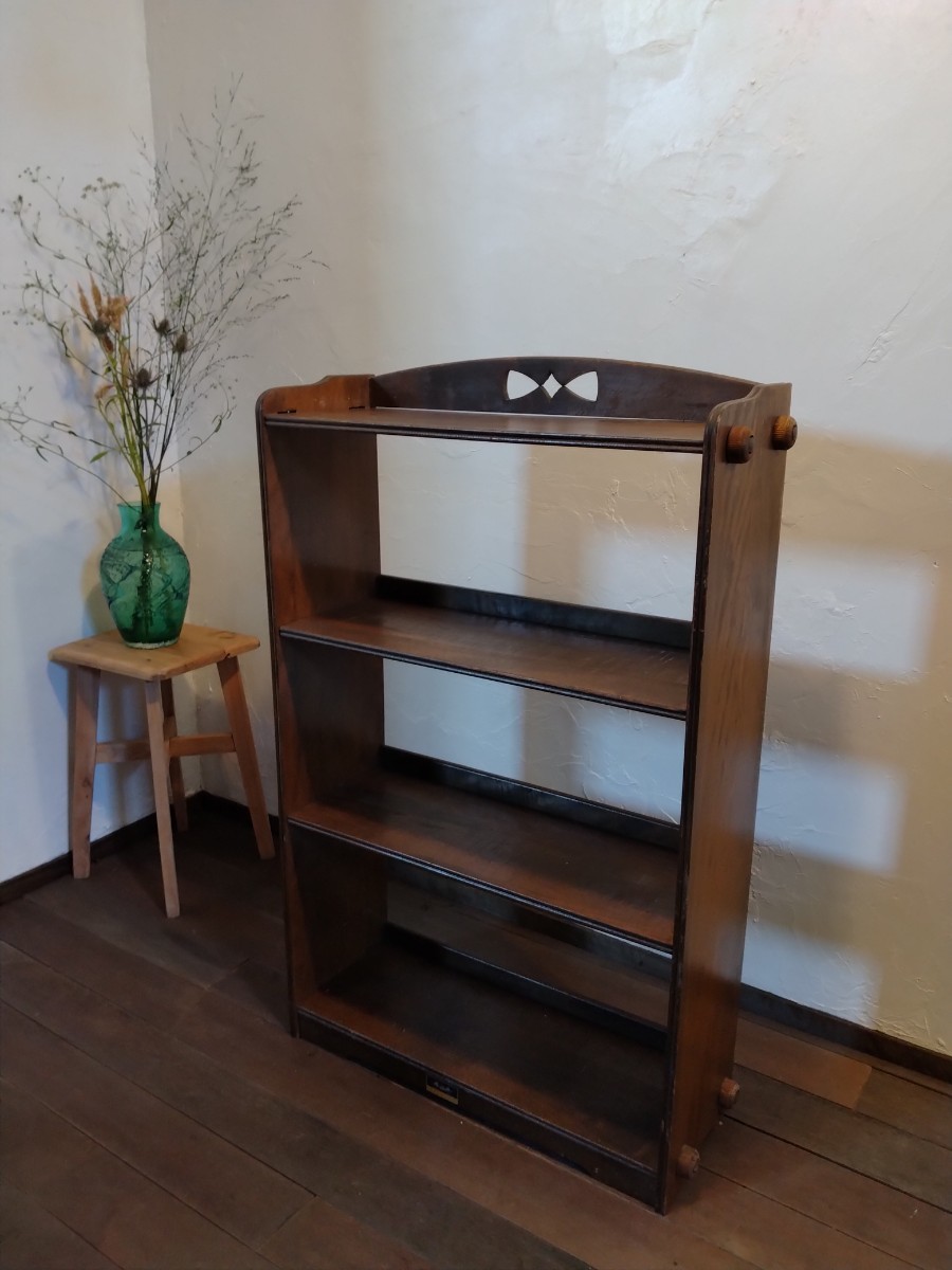 0901-1 古民家で使用 切り抜き模様が可愛らしい 4段しめ本棚 高さ約93.5cm 幅約61cm 奥行約21cm