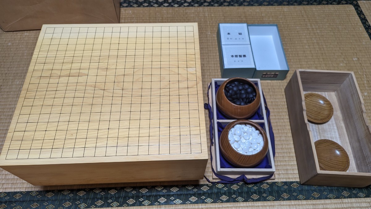 ◇囲碁 碁盤◇天然木 厚さ11.5cm 本因坊 棋聖 天元 脚付き碁盤 へそ