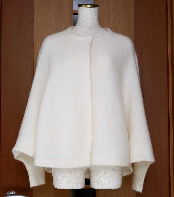【美品】シビラ・ふんわりと優しいモヘヤのケープカーディガン