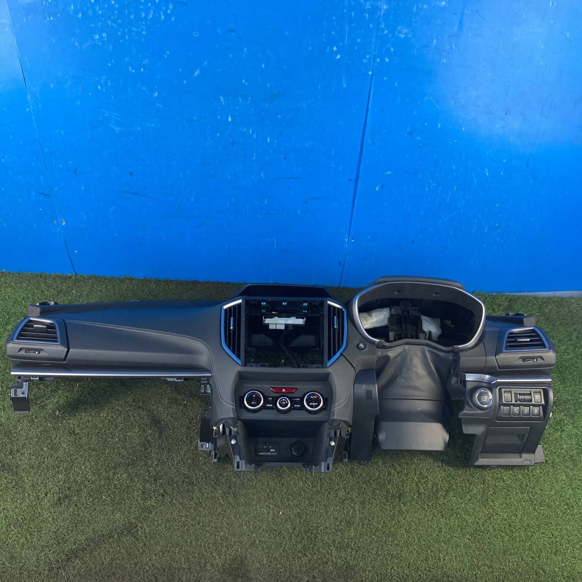 [P001I5P2]@ スバル インプレッサG4(GK7) 純正ダッシュボード