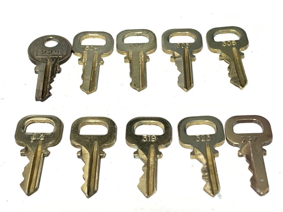 LOUIS VUITTON ルイヴィトン パドロック キーのみ　鍵　10個セット NO.229 304 304 305 308 312 315 319 323 337 大量　送料185円　まとめ