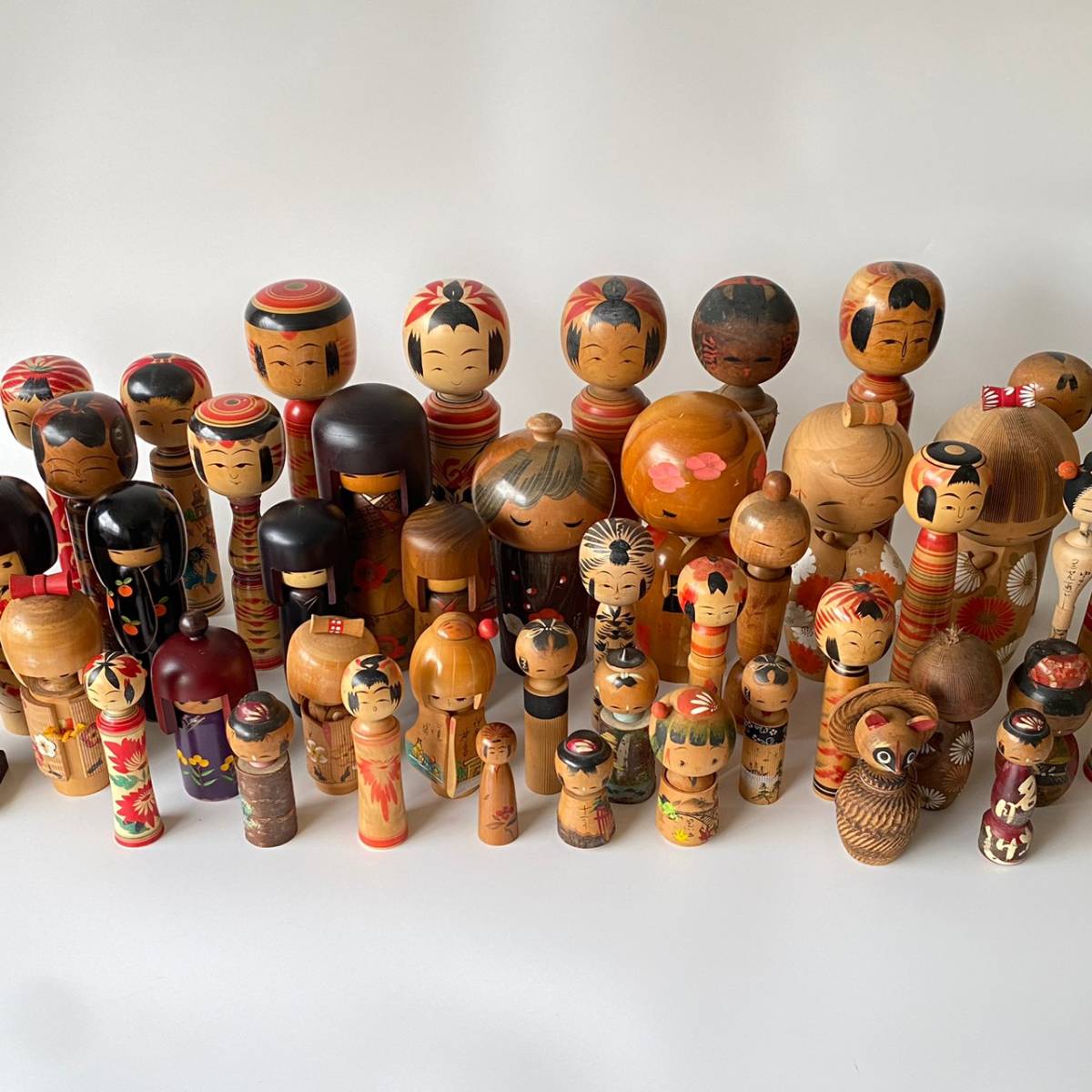 時代物 大量 伝統工芸 卯三郎 ほか こけし まとめて 40体以上　検) 創作こけし 日本 木彫 人形 美術品 郷土玩具 置物 作家 レトロ 