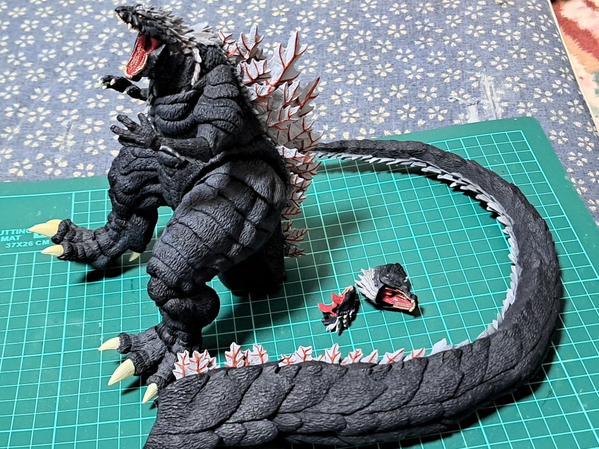 ジャンク品 モンスターアーツ ゴジラウルティマ本体のみ 交換頭部あり 