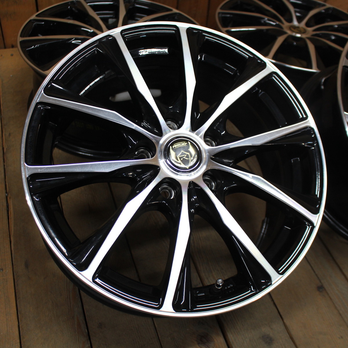 90系ノア ヴォクシー ヤリスクロス カローラクロス C-HR レヴォーグ 等 カローラクロス オデッセイ レヴォーグ ヴェゼル ヤリスクロス  CX-5 CX-8 CR-V等 17インチ ライツレー 7J+48 PCD114.3 ホイール 4本SET