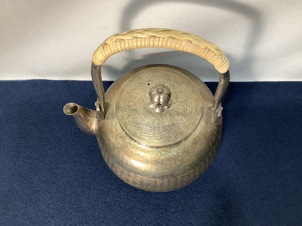 大明宣徳年製 金属製 香炉 台座付き　唐物　茶道具　銀瓶煎茶道具急須鉄瓶 大明宣徳年製 金属製 香炉 台座付き 唐物 茶道具 銀瓶煎茶