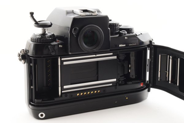 ADS2262☆ ジャンク品 ☆ ニコン NIKON F4 ボディ フィルム 2026年最新