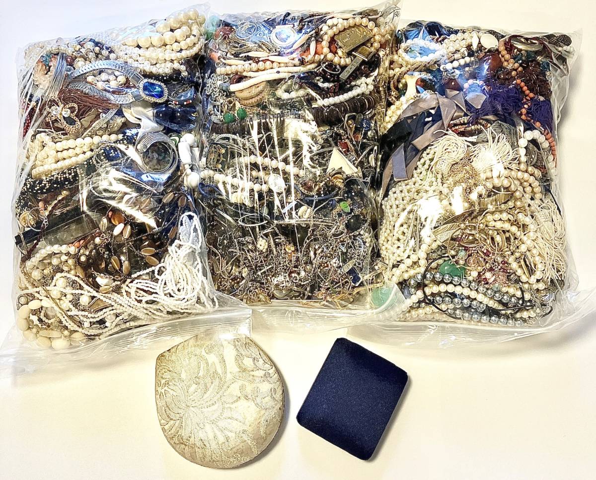 の*ぶ様 【ジャンク品】アクセサリーセット　約2.3㎏　① ②同梱不可☆ジャンクアクセサリー大量セット☆13kg超え☆まとめ売り
