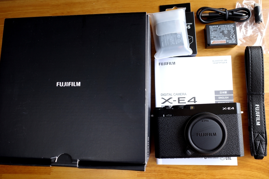 FUJIFILM X-E4 ボディ ブラック 予備バッテリー付き 中古 富士フイルム